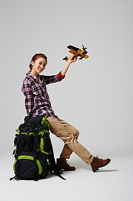 포토 JPG 스튜디오촬영 전신 라이프스타일 여자 대학생 여행 가방 배낭 모션 대학생라이프 비행기 실내 한명 미소 들기 사람 앉기 동양인 20대 성인 장난감 희망 한국인 자유 설레임 여자만 여자한명만 성인여자만 청년만 청년여자만 성인한명만 청년여자한명만 성인여자한명만 성인만 국내포토 1 학생 잡화 감정 컨셉 항공교통 대중교통 표정 인종 청년 내부 생활 파일형식