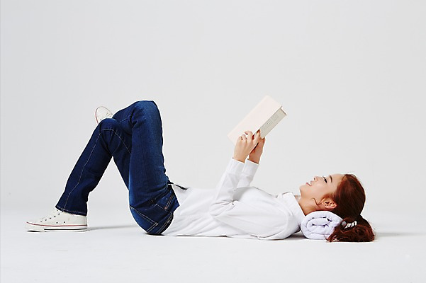 포토 JPG 스튜디오촬영 전신 라이프스타일 여자 대학생 모션 대학생라이프 실내 한명 들기 사람 동양인 20대 성인 옆모습 책 캐주얼 눕기 독서 한국인 다리꼬기 읽기 여자만 여자한명만 성인여자만 청년만 청년여자만 성인한명만 청년여자한명만 성인여자한명만 성인만 국내포토 1 학생 옷 뷰포인트 인종 청년 내부 생활 파일형식