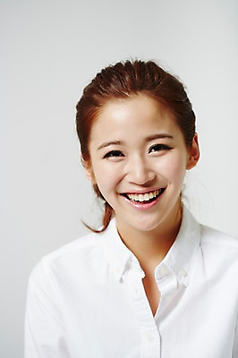 포토 JPG 스튜디오촬영 우먼라이프 라이프스타일 여자 얼굴 대학생 모션 실내 표정 한명 미소 사람 동양인 상반신 20대 성인 앞모습 신체부위 한국인 여자만 여자한명만 성인여자만 청년만 청년여자만 성인한명만 청년여자한명만 성인여자한명만 성인만 국내포토 1 학생 뷰포인트 인종 청년 내부 생활 파일형식