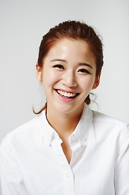 포토 JPG 스튜디오촬영 우먼라이프 라이프스타일 여자 얼굴 대학생 모션 실내 표정 한명 미소 사람 동양인 상반신 20대 성인 앞모습 신체부위 한국인 여자만 여자한명만 성인여자만 청년만 청년여자만 성인한명만 청년여자한명만 성인여자한명만 성인만 국내포토 1 학생 뷰포인트 인종 청년 내부 생활 파일형식