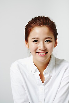 포토 JPG 스튜디오촬영 우먼라이프 라이프스타일 여자 얼굴 대학생 모션 실내 표정 한명 미소 사람 동양인 상반신 20대 성인 앞모습 신체부위 한국인 여자만 여자한명만 성인여자만 청년만 청년여자만 성인한명만 청년여자한명만 성인여자한명만 성인만 국내포토 1 학생 뷰포인트 인종 청년 내부 생활 파일형식