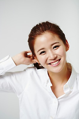 포토 JPG 스튜디오촬영 우먼라이프 라이프스타일 여자 얼굴 대학생 모션 실내 표정 한명 미소 사람 동양인 손짓 상반신 20대 성인 앞모습 신체부위 한국인 여자만 여자한명만 성인여자만 청년만 청년여자만 성인한명만 청년여자한명만 성인여자한명만 성인만 국내포토 1 학생 뷰포인트 인종 청년 내부 생활 파일형식