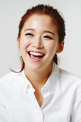 포토 JPG 스튜디오촬영 우먼라이프 라이프스타일 여자 얼굴 대학생 모션 실내 표정 한명 미소 사람 동양인 상반신 20대 성인 앞모습 신체부위 한국인 여자만 여자한명만 성인여자만 청년만 청년여자만 성인한명만 청년여자한명만 성인여자한명만 성인만 국내포토 1 학생 뷰포인트 인종 청년 내부 생활 파일형식