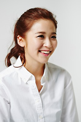 포토 JPG 스튜디오촬영 우먼라이프 라이프스타일 응시 여자 얼굴 대학생 모션 실내 표정 한명 미소 사람 동양인 상반신 20대 성인 신체부위 한국인 여자만 여자한명만 성인여자만 청년만 청년여자만 성인한명만 청년여자한명만 성인여자한명만 성인만 국내포토 1 학생 시선 인종 청년 내부 생활 파일형식