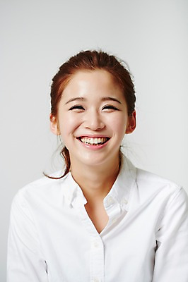 포토 JPG 스튜디오촬영 우먼라이프 라이프스타일 여자 얼굴 대학생 모션 실내 표정 한명 미소 사람 동양인 상반신 20대 성인 앞모습 신체부위 한국인 여자만 여자한명만 성인여자만 청년만 청년여자만 성인한명만 청년여자한명만 성인여자한명만 성인만 국내포토 1 학생 뷰포인트 인종 청년 내부 생활 파일형식