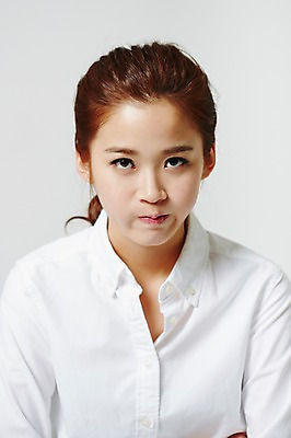 포토 JPG 스튜디오촬영 우먼라이프 라이프스타일 여자 얼굴 대학생 모션 실내 표정 한명 사람 동양인 상반신 20대 성인 앞모습 신체부위 한국인 분노 여자만 여자한명만 성인여자만 청년만 청년여자만 성인한명만 청년여자한명만 성인여자한명만 성인만 국내포토 1 학생 감정 뷰포인트 인종 청년 내부 생활 파일형식