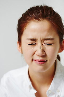 포토 JPG 스튜디오촬영 우먼라이프 라이프스타일 여자 얼굴 대학생 모션 실내 표정 한명 사람 동양인 20대 성인 앞모습 신체부위 한국인 찡그림 여자만 여자한명만 성인여자만 청년만 청년여자만 성인한명만 청년여자한명만 성인여자한명만 성인만 국내포토 1 학생 뷰포인트 인종 청년 내부 생활 파일형식