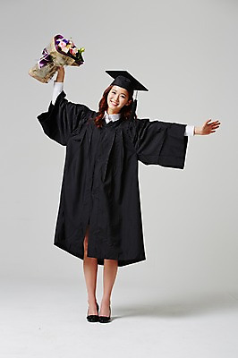 포토 JPG 스튜디오촬영 전신 여자 대학생 꽃다발 학사모 졸업 모션 팔벌리기 졸업식 실내 한명 서기 미소 들기 사람 동양인 20대 성인 앞모습 기쁨 한국인 축하 가운 졸업가운 즐거움 흥분 여자만 여자한명만 성인여자만 청년만 청년여자만 성인한명만 청년여자한명만 성인여자한명만 성인만 국내포토 모자_잡화 1 학생 옷 교육 꽃 감정 뷰포인트 컨셉 표정 인종 청년 내부 파일형식