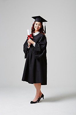 포토 JPG 스튜디오촬영 전신 여자 리본 대학생 학사모 졸업 모션 졸업식 실내 한명 서기 미소 들기 사람 동양인 20대 성인 옆모습 기쁨 한국인 축하 가운 졸업가운 졸업장 흥분 여자만 여자한명만 성인여자만 청년만 청년여자만 성인한명만 청년여자한명만 성인여자한명만 성인만 국내포토 모자_잡화 1 학생 옷 교육 감정 뷰포인트 컨셉 표정 인종 청년 내부 파일형식