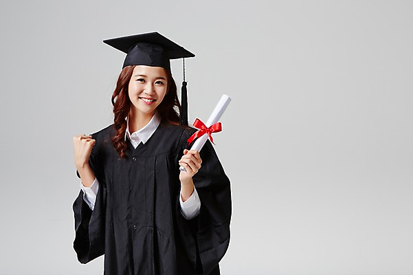 포토 JPG 스튜디오촬영 여자 리본 대학생 학사모 졸업 모션 졸업식 실내 한명 서기 미소 들기 사람 동양인 상반신 20대 성인 앞모습 기쁨 한국인 축하 가운 졸업가운 졸업장 흥분 여자만 여자한명만 성인여자만 청년만 청년여자만 성인한명만 청년여자한명만 성인여자한명만 성인만 국내포토 모자_잡화 1 학생 옷 교육 감정 뷰포인트 컨셉 표정 인종 청년 내부 파일형식