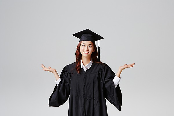 포토 JPG 스튜디오촬영 여자 대학생 학사모 졸업 모션 졸업식 실내 한명 서기 미소 사람 동양인 손짓 상반신 20대 성인 앞모습 기쁨 한국인 올려보기 축하 가운 졸업가운 흥분 여자만 여자한명만 성인여자만 청년만 청년여자만 성인한명만 청년여자한명만 성인여자한명만 성인만 국내포토 모자_잡화 1 학생 옷 교육 감정 뷰포인트 컨셉 표정 인종 청년 내부 파일형식