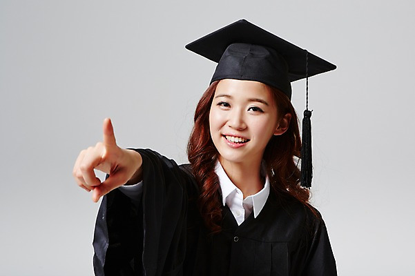 포토 JPG 스튜디오촬영 여자 대학생 학사모 졸업 모션 졸업식 실내 한명 서기 미소 사람 동양인 손짓 상반신 20대 성인 앞모습 기쁨 한국인 축하 가리킴 가운 졸업가운 흥분 여자만 여자한명만 성인여자만 청년만 청년여자만 성인한명만 청년여자한명만 성인여자한명만 성인만 국내포토 모자_잡화 1 학생 옷 교육 감정 뷰포인트 컨셉 표정 인종 청년 내부 파일형식