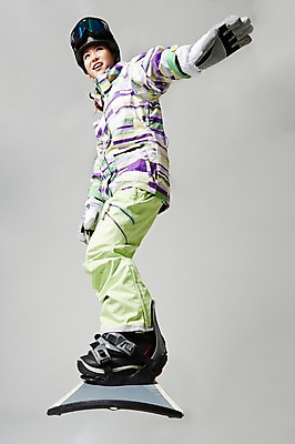 포토 JPG 스튜디오촬영 전신 계절 여자 대학생 장갑 겨울 모션 겨울스포츠 고글 실내 한명 사람 동양인 20대 성인 옆모습 활발 한국인 스노우보드 보드 승차 헬멧 즐거움 스키복 열정 쓴 여자만 여자한명만 성인여자만 청년만 청년여자만 성인한명만 청년여자한명만 성인여자한명만 성인만 국내포토 1 학생 잡화 옷 감정 스포츠 뷰포인트 컨셉 스키 인종 청년 내부 보드_스포츠 보호장비 파일형식