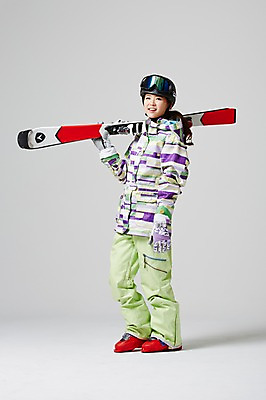 포토 JPG 스튜디오촬영 전신 계절 여자 대학생 겨울 모션 스키 겨울스포츠 고글 실내 한명 서기 미소 들기 사람 동양인 20대 성인 옆모습 활발 한국인 헬멧 즐거움 스키복 열정 쓴 여자만 여자한명만 성인여자만 청년만 청년여자만 성인한명만 청년여자한명만 성인여자한명만 성인만 국내포토 1 학생 옷 감정 스포츠 뷰포인트 컨셉 표정 인종 청년 내부 보호장비 파일형식