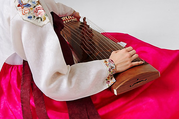 포토 JPG 스튜디오촬영 한국전통 여자 악기 대학생 연주 모션 실내 국악기 한명 사람 동양인 손짓 20대 성인 옆모습 한국인 우아함 전통의상 한복 가야금 여자만 여자한명만 성인여자만 청년만 청년여자만 성인한명만 청년여자한명만 성인여자한명만 성인만 국내포토 1 학생 전통 음악 뷰포인트 컨셉 현악기 한국 국악 인종 청년 내부 파일형식