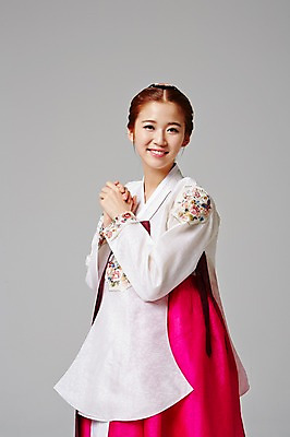 포토 JPG 스튜디오촬영 한국전통 여자 대학생 모션 실내 한명 서기 미소 사람 동양인 손짓 상반신 20대 성인 한국인 우아함 전통의상 한복 손모으기 여자만 여자한명만 성인여자만 청년만 청년여자만 성인한명만 청년여자한명만 성인여자한명만 성인만 국내포토 1 학생 전통 컨셉 한국 표정 인종 청년 내부 파일형식