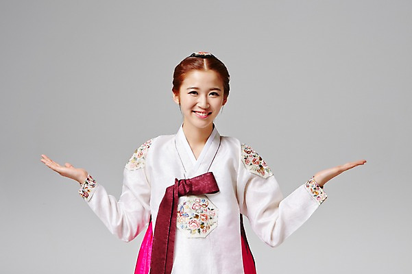 포토 JPG 스튜디오촬영 한국전통 여자 대학생 모션 실내 한명 서기 미소 사람 동양인 손짓 상반신 20대 성인 앞모습 손들기 한국인 우아함 전통의상 한복 여자만 여자한명만 성인여자만 청년만 청년여자만 성인한명만 청년여자한명만 성인여자한명만 성인만 국내포토 1 학생 전통 뷰포인트 컨셉 한국 표정 인종 청년 내부 파일형식