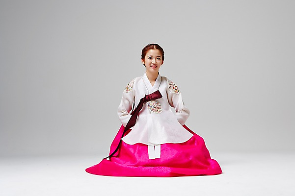 포토 JPG 스튜디오촬영 전신 한국전통 여자 대학생 모션 실내 한명 미소 사람 앉기 동양인 20대 성인 앞모습 한국인 우아함 전통의상 한복 손모으기 여자만 여자한명만 성인여자만 청년만 청년여자만 성인한명만 청년여자한명만 성인여자한명만 성인만 국내포토 1 학생 전통 뷰포인트 컨셉 한국 표정 인종 손짓 청년 내부 파일형식