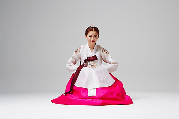 포토 JPG 스튜디오촬영 전신 한국전통 여자 명절 대학생 모션 새해 실내 한명 사람 앉기 동양인 손짓 20대 성인 앞모습 한국인 절 우아함 전통의상 한복 여자만 여자한명만 성인여자만 청년만 청년여자만 성인한명만 청년여자한명만 성인여자한명만 성인만 국내포토 1 학생 전통 기념일 뷰포인트 컨셉 한국 인종 청년 내부 인사 파일형식