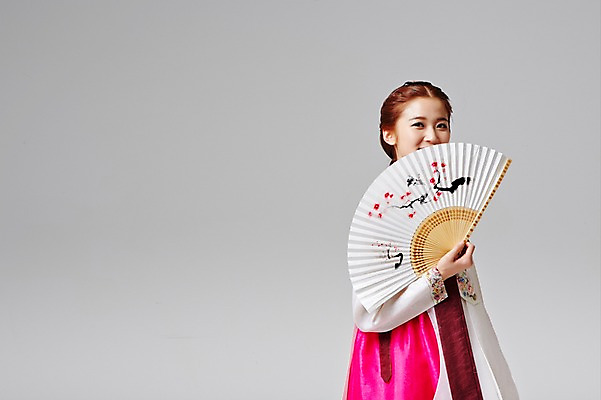 포토 JPG 스튜디오촬영 한국전통 여자 대학생 모션 실내 한명 서기 들기 사람 동양인 상반신 20대 성인 옆모습 한국인 가림 부채 우아함 전통의상 한복 여자만 여자한명만 성인여자만 청년만 청년여자만 성인한명만 청년여자한명만 성인여자한명만 성인만 국내포토 1 학생 전통 뷰포인트 컨셉 한국 인종 청년 내부 파일형식