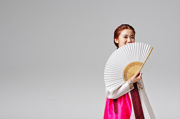 포토 JPG 스튜디오촬영 한국전통 여자 대학생 모션 실내 한명 들기 사람 동양인 상반신 20대 성인 옆모습 한국인 가림 부채 우아함 전통의상 한복 여자만 여자한명만 성인여자만 청년만 청년여자만 성인한명만 청년여자한명만 성인여자한명만 성인만 국내포토 1 학생 전통 뷰포인트 컨셉 한국 인종 청년 내부 파일형식