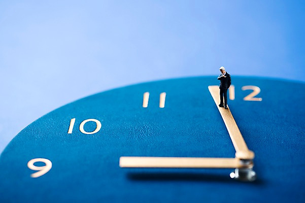 포토 JPG 스튜디오촬영 시계 배경화면 백그라운드 비즈니스 사람없음 미니어처 시간 비즈니스맨 시곗바늘 오브젝트 국내포토 남자 실내 모형 직장인 파일형식