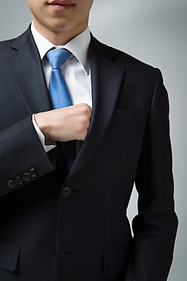 포토 JPG 스튜디오촬영 남자 백그라운드 비즈니스 모션 한명 사람 정장 성인 비즈니스맨 국내포토 1 옷 실내 직장인 파일형식