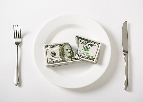 포토 JPG 스튜디오촬영 접시 백그라운드 포크 지폐 돈 비즈니스 탁자 사람없음 금융 경제 달러 식사 나이프 준비 국내포토 식기 가구 실내 재산 칼 파일형식