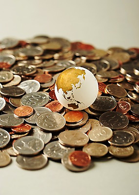 포토 JPG 스튜디오촬영 지구 백그라운드 비즈니스 공 사람없음 아웃포커스 금융 경제 동전 국내포토 돈 촬영기법 실내 파일형식