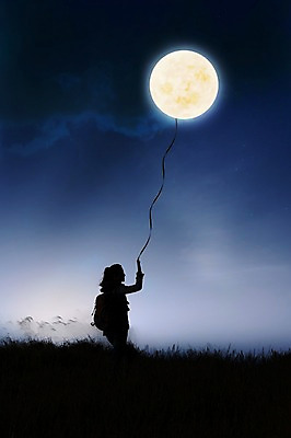 JPG 구름 편집 편집이미지 여자 실루엣 한명 사람 성인 야외 빛 트래킹 보름달 달 끈 야간 합성 풍선 디지털아트 여자만 여자한명만 성인여자만 성인만 편집실사 자연요소 1 레저 촬영기법 CG 파일형식