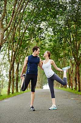 포토 JPG 주간 전신 서양인 외국인 백인 해외기획촬영 커플 공원 여자 남자 모션 2014년태국 서기 사람 성인 야외 두명 앞모습 30대 운동복 운동 마주보기 스트레칭 목표 열정 다리들기 장년만 성인만 국내포토 자연요소 옷 공공시설 감정 뷰포인트 컨셉 관계 건강 인종 장년 파일형식
