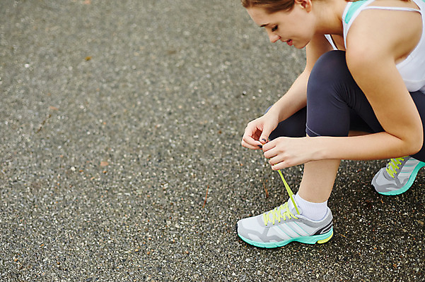 포토 JPG 주간 전신 서양인 외국인 해외기획촬영 공원 여자 신발 모션 2014년태국 한명 사람 앉기 성인 야외 옆모습 30대 운동복 운동 목표 묶기 열정 신발끈 신발끈묶기 성인여자한명만 장년만 장년여자만 장년여자한명만 국내포토 자연요소 1 옷 공공시설 감정 뷰포인트 컨셉 건강 인종 장년 여자만 여자한명만 성인여자만 성인만 파일형식