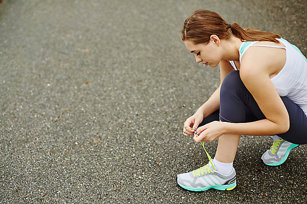 포토 JPG 주간 전신 서양인 외국인 해외기획촬영 공원 여자 신발 모션 2014년태국 한명 사람 앉기 성인 야외 옆모습 30대 운동복 운동 목표 묶기 열정 신발끈 신발끈묶기 성인여자한명만 장년만 장년여자만 장년여자한명만 국내포토 자연요소 1 옷 공공시설 감정 뷰포인트 컨셉 건강 인종 장년 여자만 여자한명만 성인여자만 성인만 파일형식