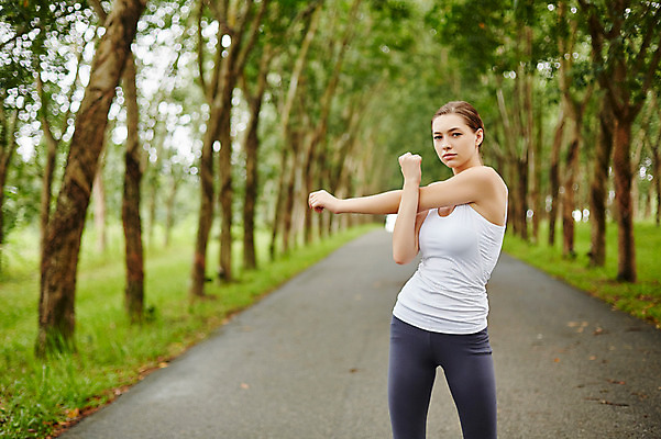 포토 JPG 주간 서양인 외국인 해외기획촬영 공원 여자 모션 2014년태국 한명 서기 사람 손짓 상반신 성인 야외 앞모습 30대 운동복 운동 스트레칭 목표 열정 성인여자한명만 장년만 장년여자만 장년여자한명만 국내포토 자연요소 1 옷 공공시설 감정 뷰포인트 컨셉 건강 인종 장년 여자만 여자한명만 성인여자만 성인만 파일형식