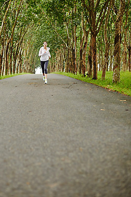 포토 JPG 주간 전신 서양인 외국인 해외기획촬영 공원 여자 모션 2014년태국 한명 사람 성인 야외 앞모습 30대 운동복 조깅 운동 목표 열정 성인여자한명만 장년만 장년여자만 장년여자한명만 국내포토 자연요소 1 옷 공공시설 감정 뷰포인트 컨셉 건강 인종 장년 여자만 여자한명만 성인여자만 성인만 파일형식