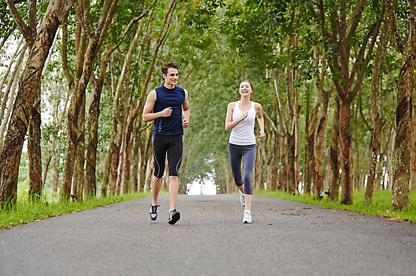 포토 JPG 주간 전신 서양인 외국인 백인 해외기획촬영 커플 공원 여자 남자 모션 2014년태국 미소 사람 성인 야외 두명 앞모습 30대 운동복 조깅 운동 목표 열정 장년만 성인만 국내포토 자연요소 옷 공공시설 감정 뷰포인트 컨셉 관계 표정 건강 인종 장년 파일형식