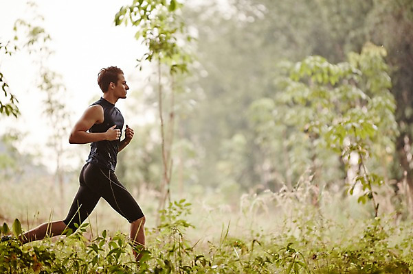 포토 JPG 주간 전신 서양인 외국인 해외기획촬영 공원 남자 모션 2014년태국 한명 사람 성인 야외 옆모습 30대 운동복 달리기 운동 풀 목표 열정 성인남자한명만 장년만 장년남자만 장년남자한명만 국내포토 자연요소 식물 1 옷 공공시설 감정 뷰포인트 컨셉 건강 인종 장년 남자만 남자한명만 성인남자만 성인만 파일형식