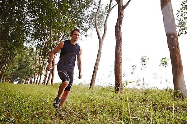 포토 JPG 주간 전신 서양인 외국인 나무 해외기획촬영 공원 남자 모션 2014년태국 한명 사람 성인 야외 앞모습 30대 운동복 달리기 운동 풀 목표 열정 성인남자한명만 장년만 장년남자만 장년남자한명만 국내포토 자연요소 식물 1 옷 공공시설 감정 뷰포인트 컨셉 건강 인종 장년 남자만 남자한명만 성인남자만 성인만 파일형식