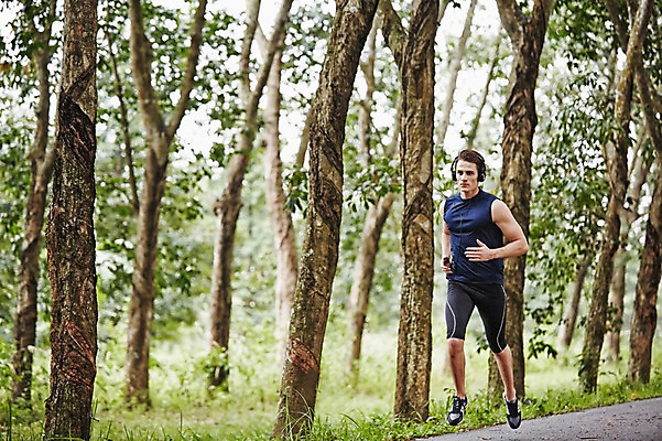 포토 JPG 주간 전신 서양인 외국인 나무 해외기획촬영 공원 남자 모션 2014년태국 한명 사람 성인 야외 앞모습 30대 운동복 달리기 운동 헤드폰 목표 열정 성인남자한명만 장년만 장년남자만 장년남자한명만 국내포토 자연요소 식물 1 옷 공공시설 감정 뷰포인트 음향기기 컨셉 건강 인종 장년 남자만 남자한명만 성인남자만 성인만 파일형식