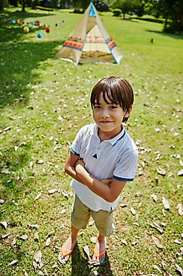 포토 JPG 주간 전신 서양인 외국인 해외기획촬영 공원 남자 아들 어린이 모션 텐트 2014년태국 한명 서기 미소 사람 잔디 야외 앞모습 팔짱 캠핑 즐거움 어린이만 소년만 소년한명만 국내포토 자연요소 식물 1 공공시설 감정 뷰포인트 가족 레저 표정 캠핑도구 인종 남자만 남자한명만 파일형식