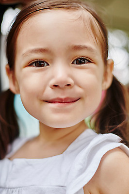 포토 JPG 주간 서양인 외국인 해외기획촬영 여자 딸 어린이 모션 2014년태국 한명 미소 사람 상반신 야외 앞모습 즐거움 어린이만 소녀만 소녀한명만 국내포토 자연요소 1 감정 뷰포인트 가족 표정 인종 여자만 여자한명만 파일형식