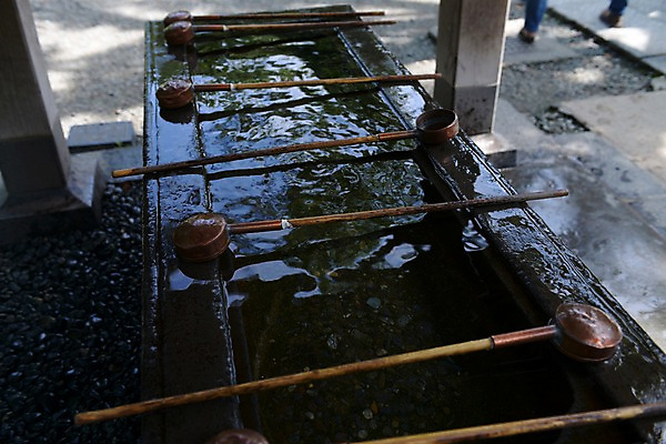 포토 JPG 주간 전통 해외풍경 아시아 종교 일본문화 종교시설 풍경 사람없음 야외 물 일본 사찰 사원 일본전통 바가지 약수터 국내포토 자연요소 동양문화 해외 나라 외국문화 종교건축 시설 파일형식