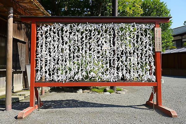 포토 JPG 주간 전통 해외풍경 아시아 종교 종이 일본문화 종교시설 풍경 사람없음 야외 일본 운세 사찰 사원 일본전통 소원 미신 오미쿠지 국내포토 자연요소 동양문화 해외 나라 외국문화 비즈니스 종교건축 시설 파일형식