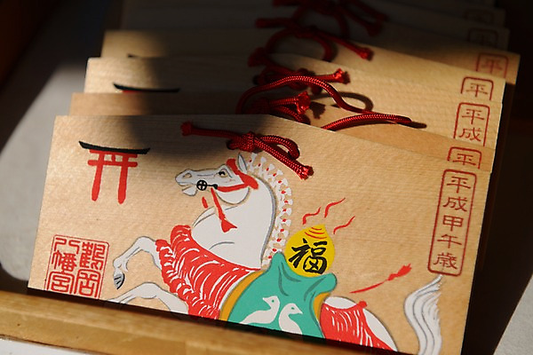 포토 JPG 주간 동물 전통 해외풍경 아시아 종교 일본문화 종교시설 풍경 근접촬영 사람없음 야외 일본 기도 운세 말_동물 사찰 사원 오브젝트 일본전통 소원 토리이 미신 에마 국내포토 자연요소 동양문화 해외 나라 뷰포인트 외국문화 비즈니스 포유류 종교건축 시설 신사_건축물 파일형식