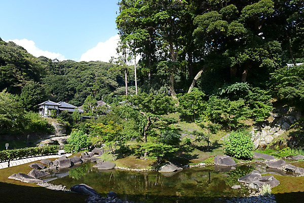 포토 JPG 주간 나무 식물 구름 전통 해외풍경 건축물 아시아 종교 일본문화 종교시설 하늘 풍경 사람없음 야외 정원 일본 연못 사찰 사원 숲 일본전통 가마쿠라 국내포토 자연요소 동양문화 해외 건축 나라 외국문화 비즈니스 종교건축 시설 파일형식