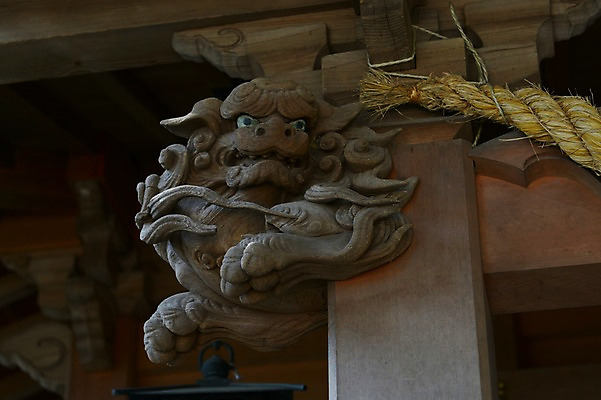 포토 JPG 주간 전통 해외풍경 건축물 건축 아시아 종교 밧줄 고건축 일본문화 종교시설 풍경 사람없음 야외 장식 일본 동양건축 용 사찰 사원 일본전통 목조 일본건축 국내포토 자연요소 동양문화 해외 나라 줄 외국문화 비즈니스 종교건축 시설 파일형식 동양