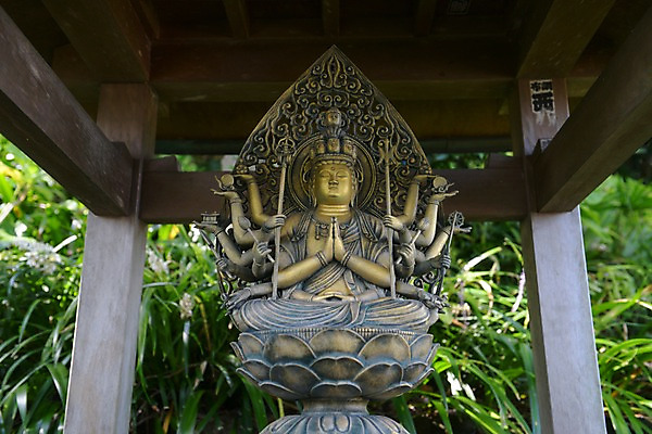 포토 JPG 주간 전통 해외풍경 종교 불교 일본문화 풍경 사람없음 야외 조형물 일본 사찰 사원 불상 부처 일본전통 청동 국내포토 자연요소 동양문화 해외 아시아 외국문화 비즈니스 종교건축 미술 파일형식