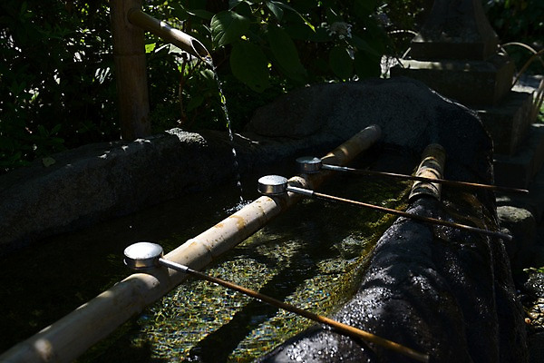 포토 JPG 주간 전통 해외풍경 일본문화 풍경 사람없음 야외 물 일본 사찰 사원 샘물 일본전통 바가지 가마쿠라 약수터 국내포토 자연요소 동양문화 해외 아시아 외국문화 비즈니스 종교건축 파일형식