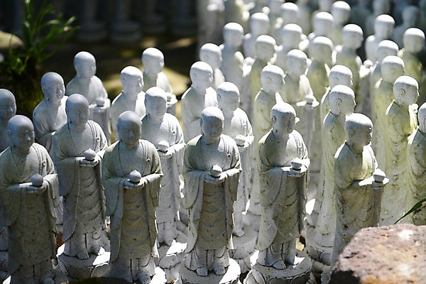 포토 JPG 주간 전통 해외풍경 종교 조각 일본문화 풍경 사람없음 야외 아웃포커스 조형물 조각상 일본 사찰 사원 불상 부처 일본전통 가마쿠라 조각_조소 국내포토 자연요소 동양문화 해외 아시아 외국문화 불교 비즈니스 종교건축 촬영기법 미술 조소 파일형식