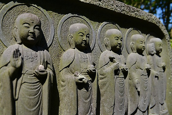 포토 JPG 주간 전통 해외풍경 종교 조각 일본문화 풍경 사람없음 야외 조각상 일본 돌_바위 사찰 사원 불상 부처 일본전통 가마쿠라 조각_조소 국내포토 자연요소 동양문화 해외 아시아 외국문화 불교 비즈니스 종교건축 조형물 조소 파일형식